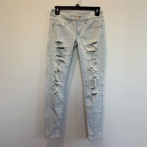 American Eagle ripped light wash denim jeans